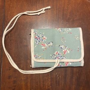 UNUSED light blue and white w/ flowers Travel jewelry organizer.
